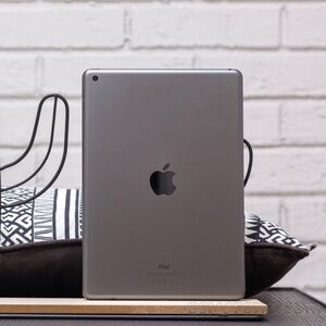 NWT iPad 9th Generation 64 GB Wi-Fi Space Grey